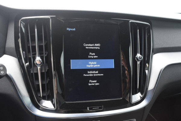 Volvo V60 T8 Twin Engine 390PK Automaat AWD R-Design / Adaptive Cruise Control / 360 Camera / Harman Kardon / Stoel- en stuurverwarming / Stoelverwarming achter / Trekhaak elektrisch wegklapbaar / Elektrische stoelen met geheugen