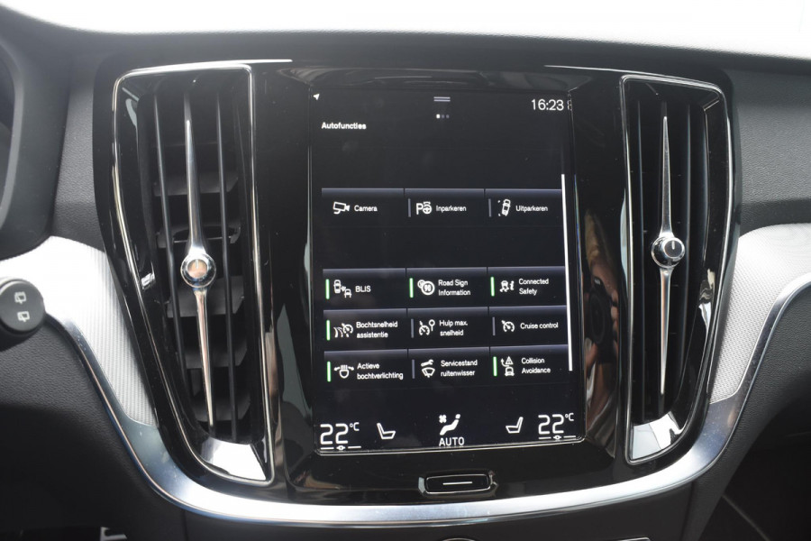 Volvo V60 T8 Twin Engine 390PK Automaat AWD R-Design / Adaptive Cruise Control / 360 Camera / Harman Kardon / Stoel- en stuurverwarming / Stoelverwarming achter / Trekhaak elektrisch wegklapbaar / Elektrische stoelen met geheugen