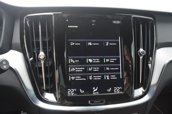 Volvo V60 T8 Twin Engine 390PK Automaat AWD R-Design / Adaptive Cruise Control / 360 Camera / Harman Kardon / Stoel- en stuurverwarming / Stoelverwarming achter / Trekhaak elektrisch wegklapbaar / Elektrische stoelen met geheugen