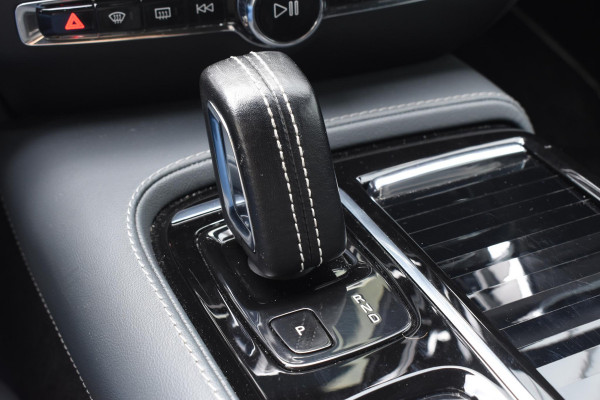 Volvo V60 T8 Twin Engine 390PK Automaat AWD R-Design / Adaptive Cruise Control / 360 Camera / Harman Kardon / Stoel- en stuurverwarming / Stoelverwarming achter / Trekhaak elektrisch wegklapbaar / Elektrische stoelen met geheugen
