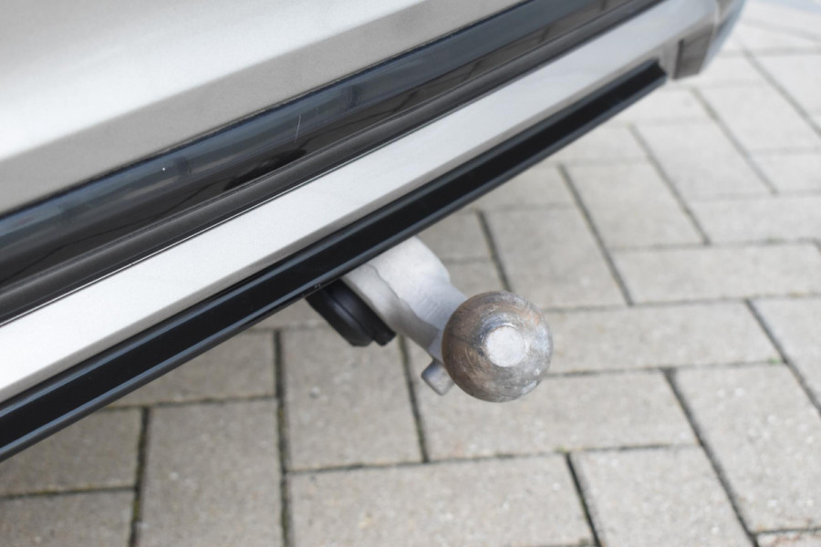 Volvo V60 T8 Twin Engine 390PK Automaat AWD R-Design / Adaptive Cruise Control / 360 Camera / Harman Kardon / Stoel- en stuurverwarming / Stoelverwarming achter / Trekhaak elektrisch wegklapbaar / Elektrische stoelen met geheugen