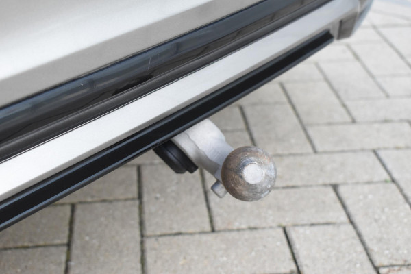 Volvo V60 T8 Twin Engine 390PK Automaat AWD R-Design / Adaptive Cruise Control / 360 Camera / Harman Kardon / Stoel- en stuurverwarming / Stoelverwarming achter / Trekhaak elektrisch wegklapbaar / Elektrische stoelen met geheugen