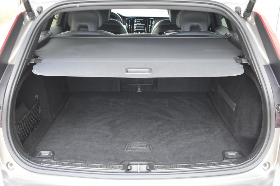 Volvo V60 T8 Twin Engine 390PK Automaat AWD R-Design / Adaptive Cruise Control / 360 Camera / Harman Kardon / Stoel- en stuurverwarming / Stoelverwarming achter / Trekhaak elektrisch wegklapbaar / Elektrische stoelen met geheugen