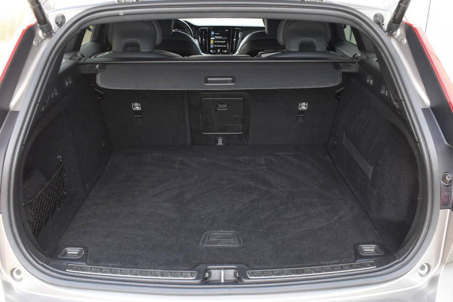 Volvo V60 T8 Twin Engine 390PK Automaat AWD R-Design / Adaptive Cruise Control / 360 Camera / Harman Kardon / Stoel- en stuurverwarming / Stoelverwarming achter / Trekhaak elektrisch wegklapbaar / Elektrische stoelen met geheugen
