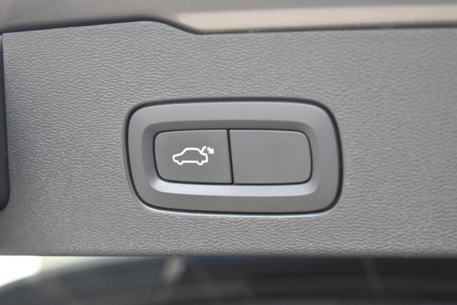 Volvo V60 T8 Twin Engine 390PK Automaat AWD R-Design / Adaptive Cruise Control / 360 Camera / Harman Kardon / Stoel- en stuurverwarming / Stoelverwarming achter / Trekhaak elektrisch wegklapbaar / Elektrische stoelen met geheugen
