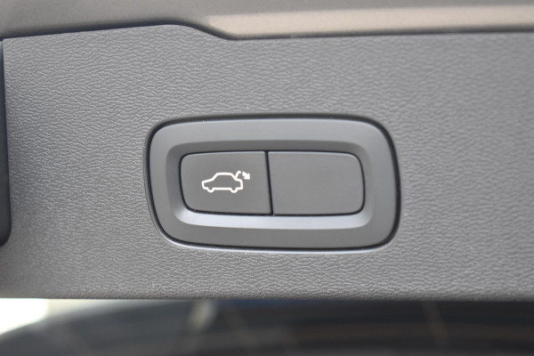 Volvo V60 T8 Twin Engine 390PK Automaat AWD R-Design / Adaptive Cruise Control / 360 Camera / Harman Kardon / Stoel- en stuurverwarming / Stoelverwarming achter / Trekhaak elektrisch wegklapbaar / Elektrische stoelen met geheugen