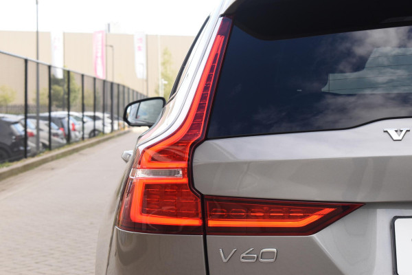 Volvo V60 T8 Twin Engine 390PK Automaat AWD R-Design / Adaptive Cruise Control / 360 Camera / Harman Kardon / Stoel- en stuurverwarming / Stoelverwarming achter / Trekhaak elektrisch wegklapbaar / Elektrische stoelen met geheugen