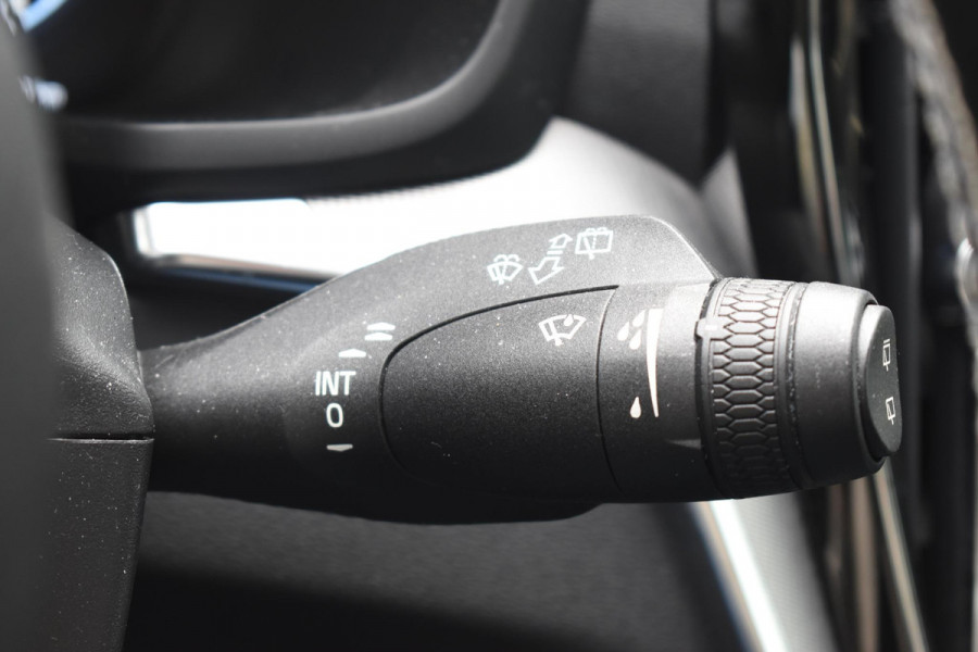 Volvo V60 T8 Twin Engine 390PK Automaat AWD R-Design / Adaptive Cruise Control / 360 Camera / Harman Kardon / Stoel- en stuurverwarming / Stoelverwarming achter / Trekhaak elektrisch wegklapbaar / Elektrische stoelen met geheugen