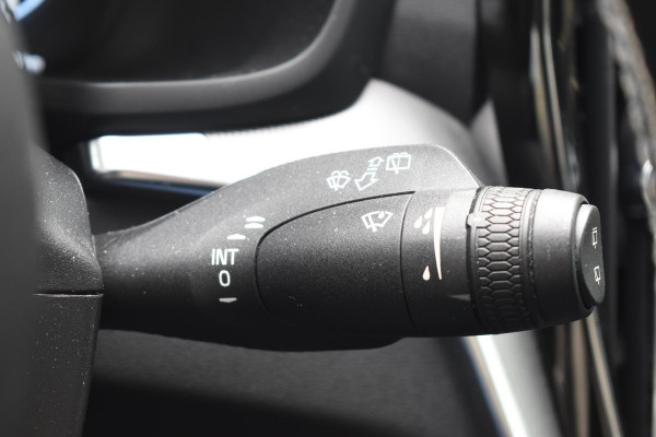 Volvo V60 T8 Twin Engine 390PK Automaat AWD R-Design / Adaptive Cruise Control / 360 Camera / Harman Kardon / Stoel- en stuurverwarming / Stoelverwarming achter / Trekhaak elektrisch wegklapbaar / Elektrische stoelen met geheugen