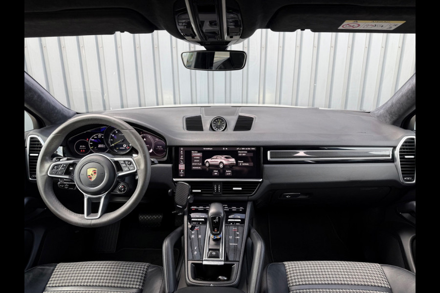 Porsche Cayenne Coupé 3.0 E-Hybrid Grijs 2021 341pk Carbondak Sport Chrono Porsche Approved