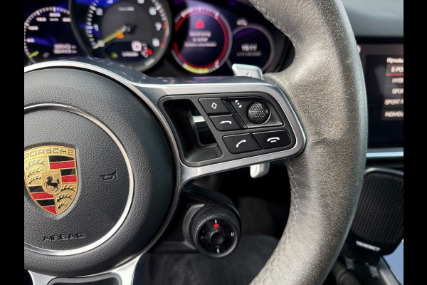 Porsche Cayenne Coupé 3.0 E-Hybrid Grijs 2021 341pk Carbondak Sport Chrono Porsche Approved