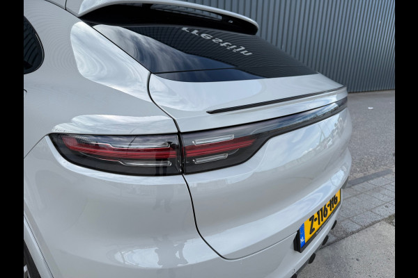 Porsche Cayenne Coupé 3.0 E-Hybrid Grijs 2021 341pk Carbondak Sport Chrono Porsche Approved