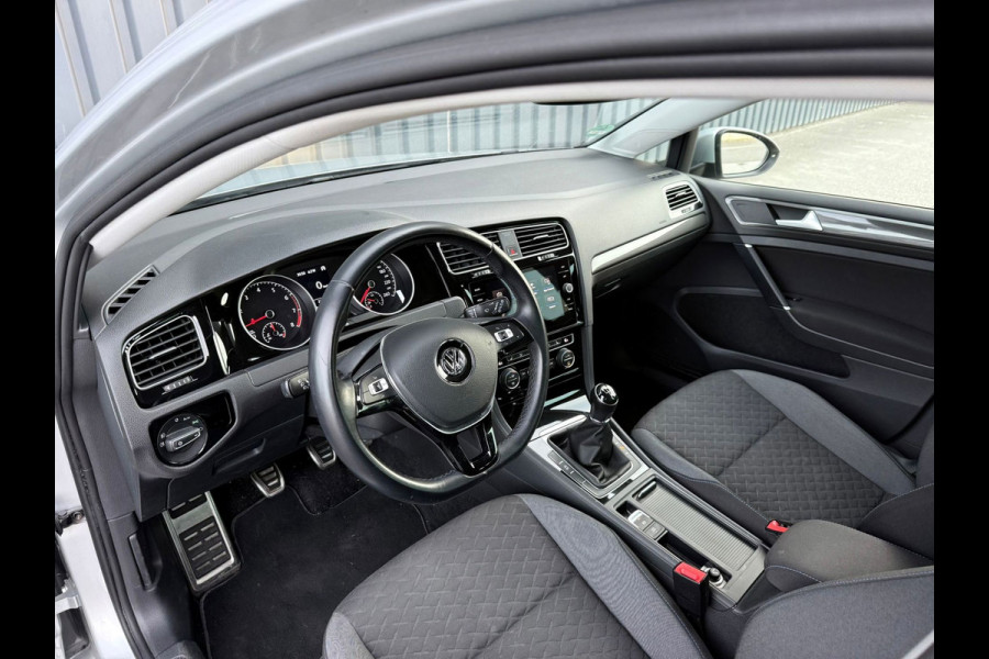 Volkswagen Golf Variant 1.0 TSI Highline 110pk Grijs 2018