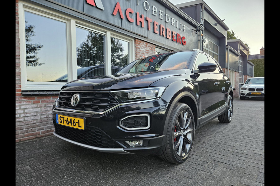 Volkswagen T-Roc 1.5 TSI Sport Trekhaak! Panorama/Schuifak! Carplay! Mooie/Nette Auto! NAP! LED! Leer!