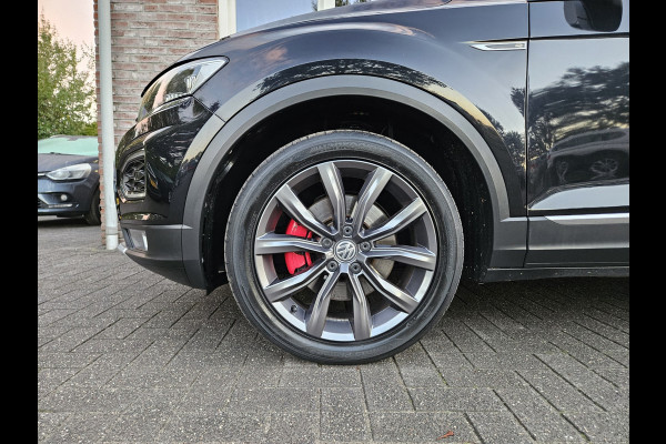 Volkswagen T-Roc 1.5 TSI Sport Trekhaak! Panorama/Schuifak! Carplay! Mooie/Nette Auto! NAP! LED! Leer!