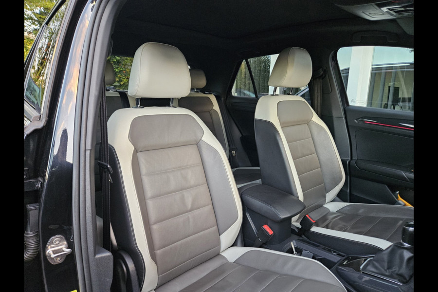 Volkswagen T-Roc 1.5 TSI Sport Trekhaak! Panorama/Schuifak! Carplay! Mooie/Nette Auto! NAP! LED! Leer!