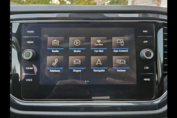 Volkswagen T-Roc 1.5 TSI Sport Trekhaak! Panorama/Schuifak! Carplay! Mooie/Nette Auto! NAP! LED! Leer!