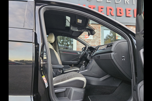 Volkswagen T-Roc 1.5 TSI Sport Trekhaak! Panorama/Schuifak! Carplay! Mooie/Nette Auto! NAP! LED! Leer!