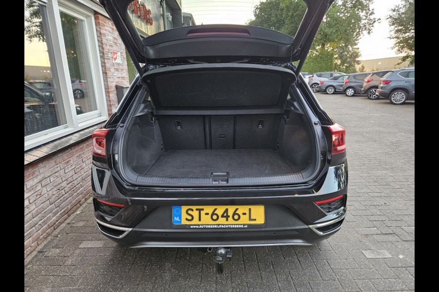 Volkswagen T-Roc 1.5 TSI Sport Trekhaak! Panorama/Schuifak! Carplay! Mooie/Nette Auto! NAP! LED! Leer!