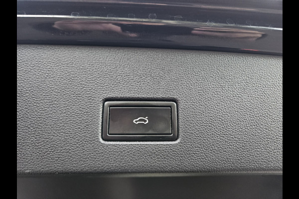 Volkswagen T-Roc 1.5 TSI Sport Trekhaak! Panorama/Schuifak! Carplay! Mooie/Nette Auto! NAP! LED! Leer!