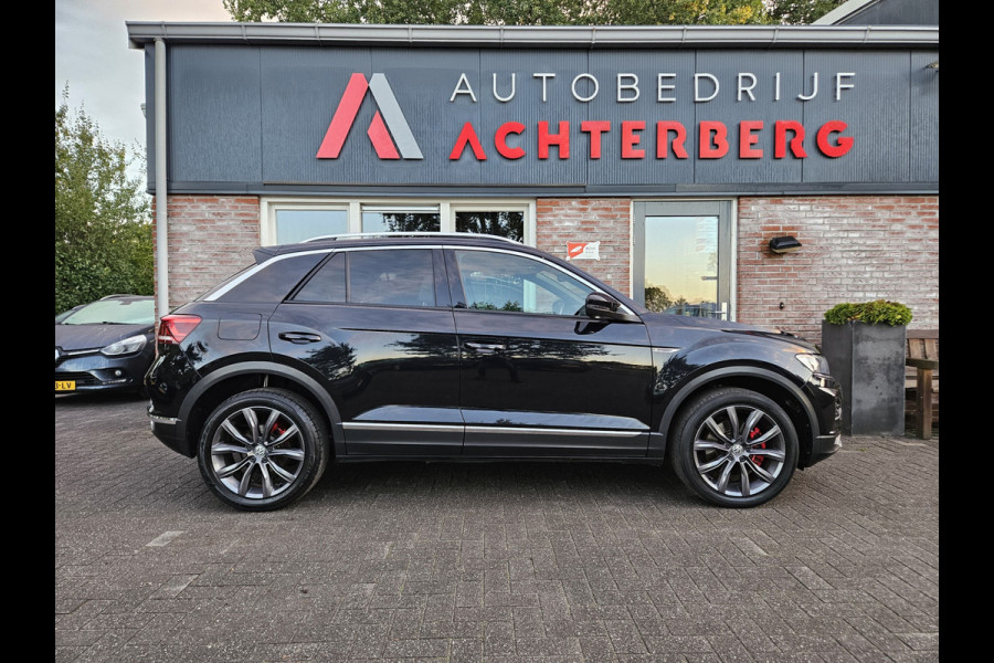 Volkswagen T-Roc 1.5 TSI Sport Trekhaak! Panorama/Schuifak! Carplay! Mooie/Nette Auto! NAP! LED! Leer!