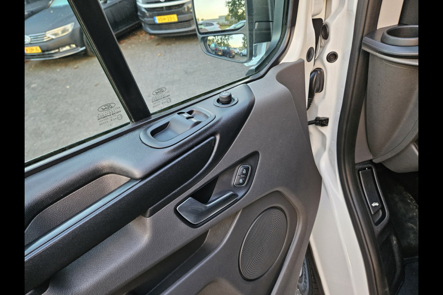 Ford Transit Custom 300 2.0 TDCI L2H1 Trend Trekhaak! 3-Zitplaatsen! 131PK! Mooie/Nette Bus! Airco!