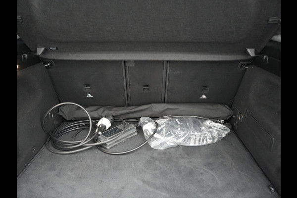 Mercedes-Benz B-Klasse 250 e Business Line PHEV 218pk Dealer O.H. | SOH 95% | Stoelverwarming | Apple Carplay | Cruise Control | Widescreen Navi | Draadloze Telefoonlader | Park Assist | Lane Assist | DAB | LED Koplampen | Plug In Hybrid |