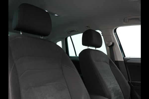 Volkswagen Tiguan 1.4 TSI eHybrid Elegance PHEV 245pk Dealer O.H. | SOH 88,4% | Trekhaak Af Fabriek | Adaptive Cruise | Camera | Alcantara Sportstoelen Massage & Verwarmd | Stuur Verwarmd | Apple Carplay | Navigatie | DAB | Plug In Hybrid |
