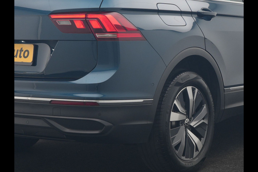 Volkswagen Tiguan 1.4 TSI eHybrid Elegance PHEV 245pk Dealer O.H. | SOH 88,4% | Trekhaak Af Fabriek | Adaptive Cruise | Camera | Alcantara Sportstoelen Massage & Verwarmd | Stuur Verwarmd | Apple Carplay | Navigatie | DAB | Plug In Hybrid |