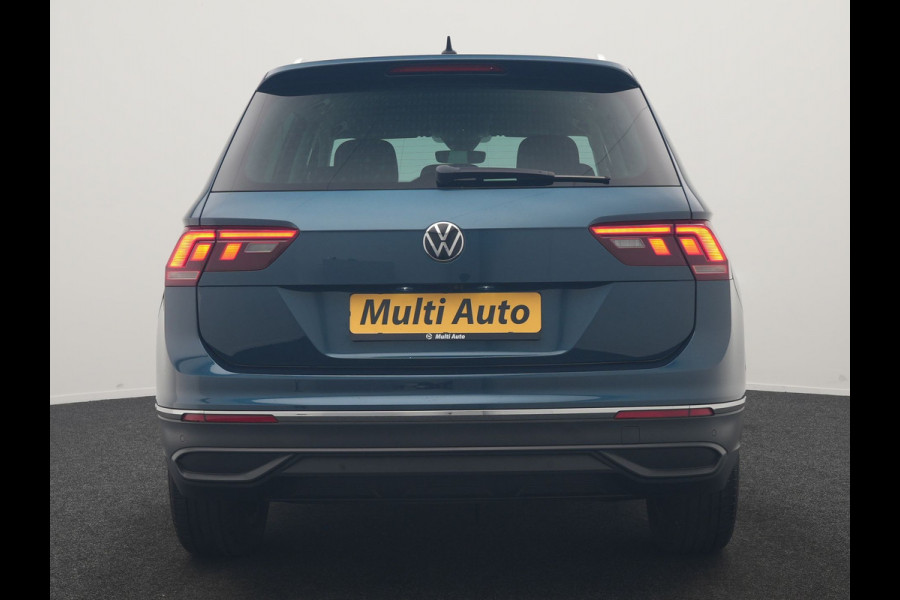 Volkswagen Tiguan 1.4 TSI eHybrid Elegance PHEV 245pk Dealer O.H. | SOH 88,4% | Trekhaak Af Fabriek | Adaptive Cruise | Camera | Alcantara Sportstoelen Massage & Verwarmd | Stuur Verwarmd | Apple Carplay | Navigatie | DAB | Plug In Hybrid |