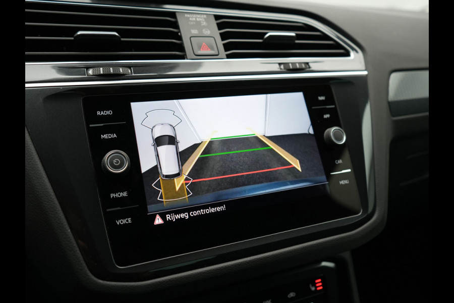 Volkswagen Tiguan 1.4 TSI eHybrid Elegance PHEV 245pk Dealer O.H. | SOH 88,4% | Trekhaak Af Fabriek | Adaptive Cruise | Camera | Alcantara Sportstoelen Massage & Verwarmd | Stuur Verwarmd | Apple Carplay | Navigatie | DAB | Plug In Hybrid |