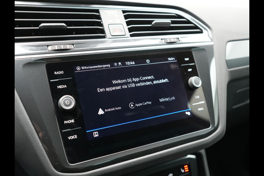 Volkswagen Tiguan 1.4 TSI eHybrid Elegance PHEV 245pk Dealer O.H. | SOH 88,4% | Trekhaak Af Fabriek | Adaptive Cruise | Camera | Alcantara Sportstoelen Massage & Verwarmd | Stuur Verwarmd | Apple Carplay | Navigatie | DAB | Plug In Hybrid |