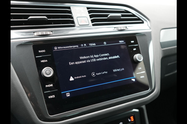 Volkswagen Tiguan 1.4 TSI eHybrid Elegance PHEV 245pk Dealer O.H. | SOH 88,4% | Trekhaak Af Fabriek | Adaptive Cruise | Camera | Alcantara Sportstoelen Massage & Verwarmd | Stuur Verwarmd | Apple Carplay | Navigatie | DAB | Plug In Hybrid |