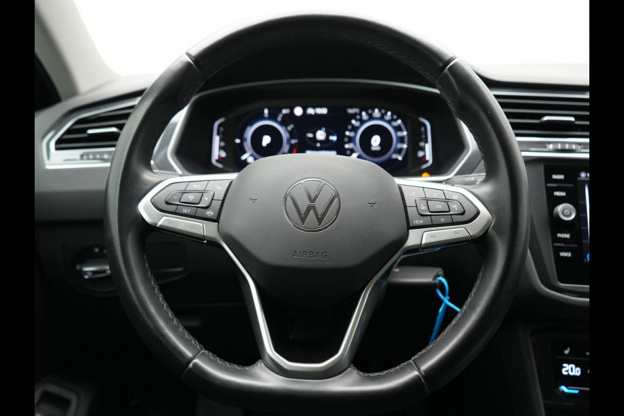 Volkswagen Tiguan 1.4 TSI eHybrid Elegance PHEV 245pk Dealer O.H. | SOH 88,4% | Trekhaak Af Fabriek | Adaptive Cruise | Camera | Alcantara Sportstoelen Massage & Verwarmd | Stuur Verwarmd | Apple Carplay | Navigatie | DAB | Plug In Hybrid |