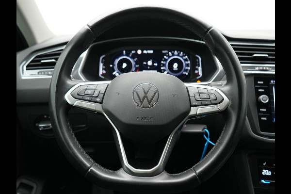 Volkswagen Tiguan 1.4 TSI eHybrid Elegance PHEV 245pk Dealer O.H. | SOH 88,4% | Trekhaak Af Fabriek | Adaptive Cruise | Camera | Alcantara Sportstoelen Massage & Verwarmd | Stuur Verwarmd | Apple Carplay | Navigatie | DAB | Plug In Hybrid |