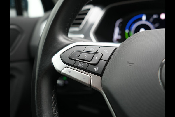 Volkswagen Tiguan 1.4 TSI eHybrid Elegance PHEV 245pk Dealer O.H. | SOH 88,4% | Trekhaak Af Fabriek | Adaptive Cruise | Camera | Alcantara Sportstoelen Massage & Verwarmd | Stuur Verwarmd | Apple Carplay | Navigatie | DAB | Plug In Hybrid |
