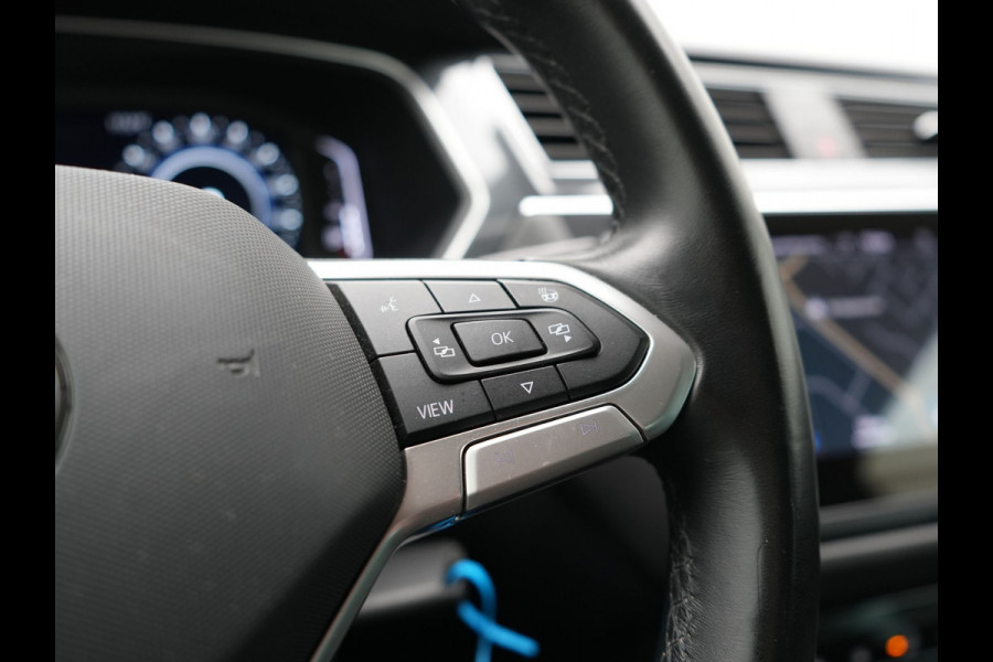 Volkswagen Tiguan 1.4 TSI eHybrid Elegance PHEV 245pk Dealer O.H. | SOH 88,4% | Trekhaak Af Fabriek | Adaptive Cruise | Camera | Alcantara Sportstoelen Massage & Verwarmd | Stuur Verwarmd | Apple Carplay | Navigatie | DAB | Plug In Hybrid |