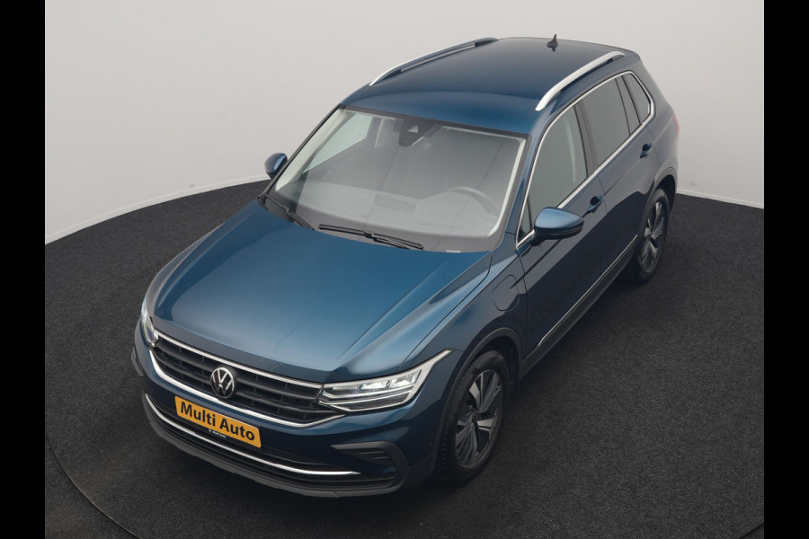 Volkswagen Tiguan 1.4 TSI eHybrid Elegance PHEV 245pk Dealer O.H. | SOH 88,4% | Trekhaak Af Fabriek | Adaptive Cruise | Camera | Alcantara Sportstoelen Massage & Verwarmd | Stuur Verwarmd | Apple Carplay | Navigatie | DAB | Plug In Hybrid |