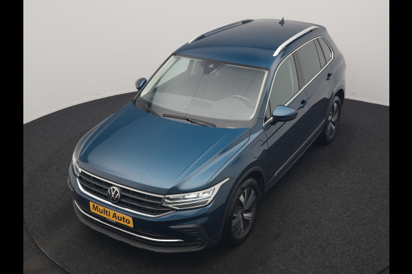 Volkswagen Tiguan 1.4 TSI eHybrid Elegance PHEV 245pk Dealer O.H. | SOH 88,4% | Trekhaak Af Fabriek | Adaptive Cruise | Camera | Alcantara Sportstoelen Massage & Verwarmd | Stuur Verwarmd | Apple Carplay | Navigatie | DAB | Plug In Hybrid |