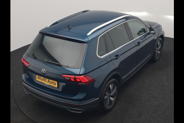 Volkswagen Tiguan 1.4 TSI eHybrid Elegance PHEV 245pk Dealer O.H. | SOH 88,4% | Trekhaak Af Fabriek | Adaptive Cruise | Camera | Alcantara Sportstoelen Massage & Verwarmd | Stuur Verwarmd | Apple Carplay | Navigatie | DAB | Plug In Hybrid |