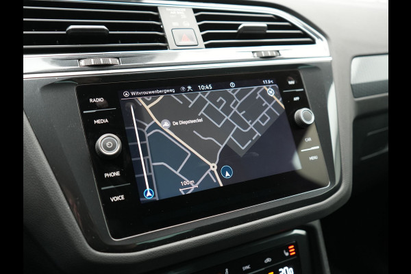 Volkswagen Tiguan 1.4 TSI eHybrid Elegance PHEV 245pk Dealer O.H. | SOH 88,4% | Trekhaak Af Fabriek | Adaptive Cruise | Camera | Alcantara Sportstoelen Massage & Verwarmd | Stuur Verwarmd | Apple Carplay | Navigatie | DAB | Plug In Hybrid |