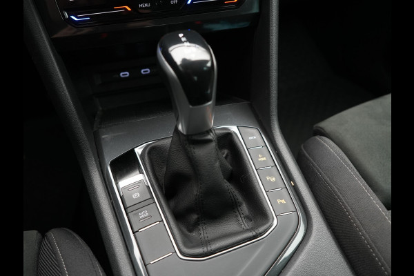Volkswagen Tiguan 1.4 TSI eHybrid Elegance PHEV 245pk Dealer O.H. | SOH 88,4% | Trekhaak Af Fabriek | Adaptive Cruise | Camera | Alcantara Sportstoelen Massage & Verwarmd | Stuur Verwarmd | Apple Carplay | Navigatie | DAB | Plug In Hybrid |