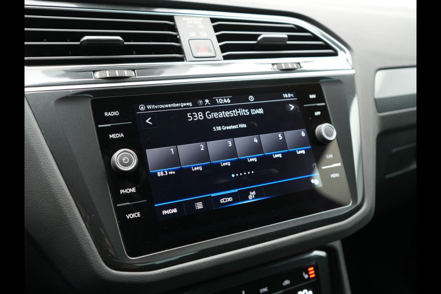 Volkswagen Tiguan 1.4 TSI eHybrid Elegance PHEV 245pk Dealer O.H. | SOH 88,4% | Trekhaak Af Fabriek | Adaptive Cruise | Camera | Alcantara Sportstoelen Massage & Verwarmd | Stuur Verwarmd | Apple Carplay | Navigatie | DAB | Plug In Hybrid |
