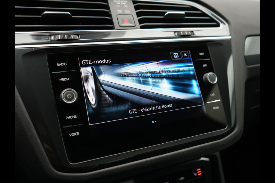 Volkswagen Tiguan 1.4 TSI eHybrid Elegance PHEV 245pk Dealer O.H. | SOH 88,4% | Trekhaak Af Fabriek | Adaptive Cruise | Camera | Alcantara Sportstoelen Massage & Verwarmd | Stuur Verwarmd | Apple Carplay | Navigatie | DAB | Plug In Hybrid |