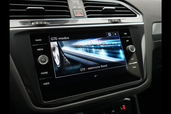 Volkswagen Tiguan 1.4 TSI eHybrid Elegance PHEV 245pk Dealer O.H. | SOH 88,4% | Trekhaak Af Fabriek | Adaptive Cruise | Camera | Alcantara Sportstoelen Massage & Verwarmd | Stuur Verwarmd | Apple Carplay | Navigatie | DAB | Plug In Hybrid |