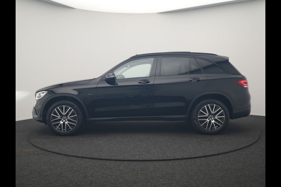 Mercedes-Benz GLC 300e 4MATIC Premium PHEV 320pk Dealer O.H. | Panodak | Camera | Sfeerverlichting | Sportstoelen Verwarmd | Apple Carplay | Navigatie | DAB | Plug In Hybrid |