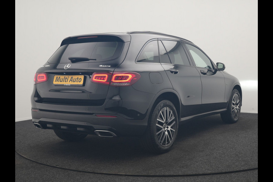 Mercedes-Benz GLC 300e 4MATIC Premium PHEV 320pk Dealer O.H. | Panodak | Camera | Sfeerverlichting | Sportstoelen Verwarmd | Apple Carplay | Navigatie | DAB | Plug In Hybrid |