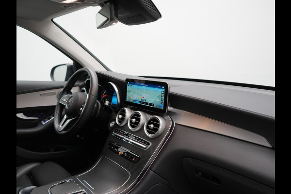 Mercedes-Benz GLC 300e 4MATIC Premium PHEV 320pk Dealer O.H. | Panodak | Camera | Sfeerverlichting | Sportstoelen Verwarmd | Apple Carplay | Navigatie | DAB | Plug In Hybrid |