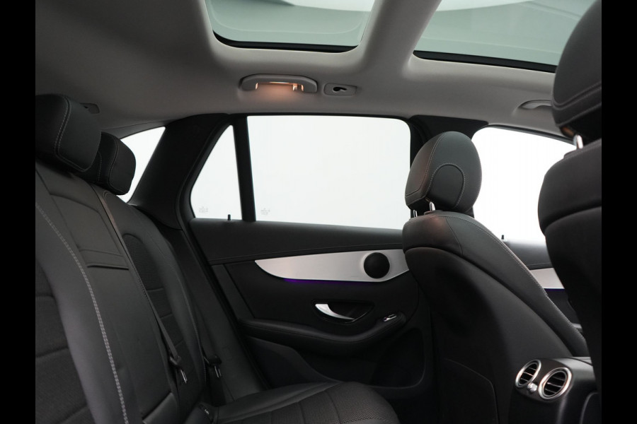 Mercedes-Benz GLC 300e 4MATIC Premium PHEV 320pk Dealer O.H. | Panodak | Camera | Sfeerverlichting | Sportstoelen Verwarmd | Apple Carplay | Navigatie | DAB | Plug In Hybrid |