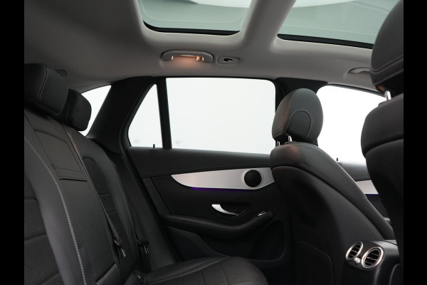 Mercedes-Benz GLC 300e 4MATIC Premium PHEV 320pk Dealer O.H. | Panodak | Camera | Sfeerverlichting | Sportstoelen Verwarmd | Apple Carplay | Navigatie | DAB | Plug In Hybrid |